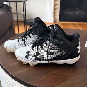 Under Armour Kids Black Baseball Cleats- size 3Y
